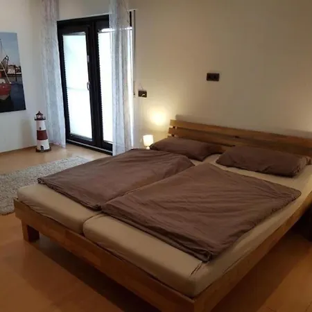 Grosse In Burhave Mit Eigener Terrasse Apartmán *